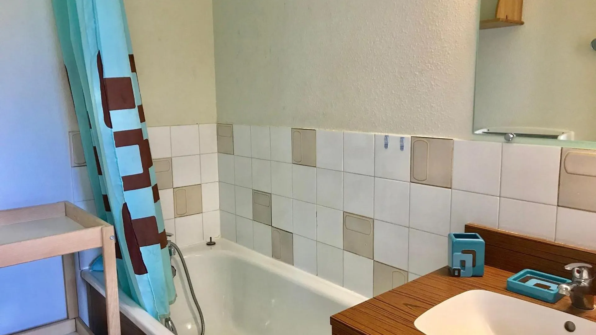 Appartement Renove Avec Balcon Expose Plein Sud, Proche Commerces Et Parking Gratuit - Fr-1-515-21 Villard-de-Lans 0*,  France